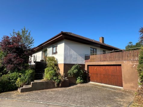 Viel Potenzial – Bungalow mit Garage und großzügigem Garten in ruhiger Lage von Bräunlingen!, 78199 Bräunlingen, Einfamilienhaus